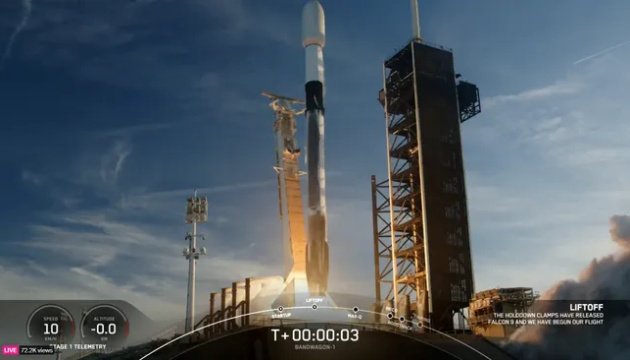 SpaceX вивела на орбіту 11 супутників 1