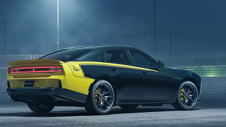 Dodge Charger Super Bee 2027: 600 сил для треку, швидкість Hellcat Redeye 4 Dodge Charger Super Bee 2027: 600 сил для треку, швидкість Hellcat Redeye 4