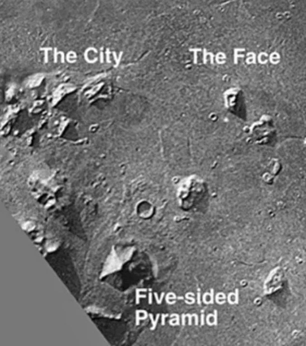 Гори Кідонії на Марсі / © NASA