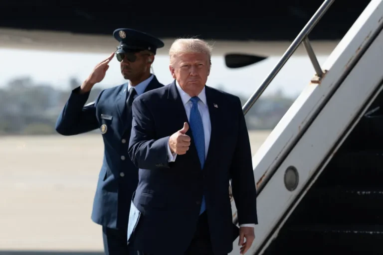 Озброєний чоловік зняв охорону Трампа, його модифікована зброя та фото – все це вперше 30