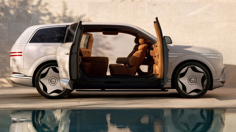 Genesis GV90: двері без стійки та підлога з підігрівом кидають виклик Rolls-Royce 1