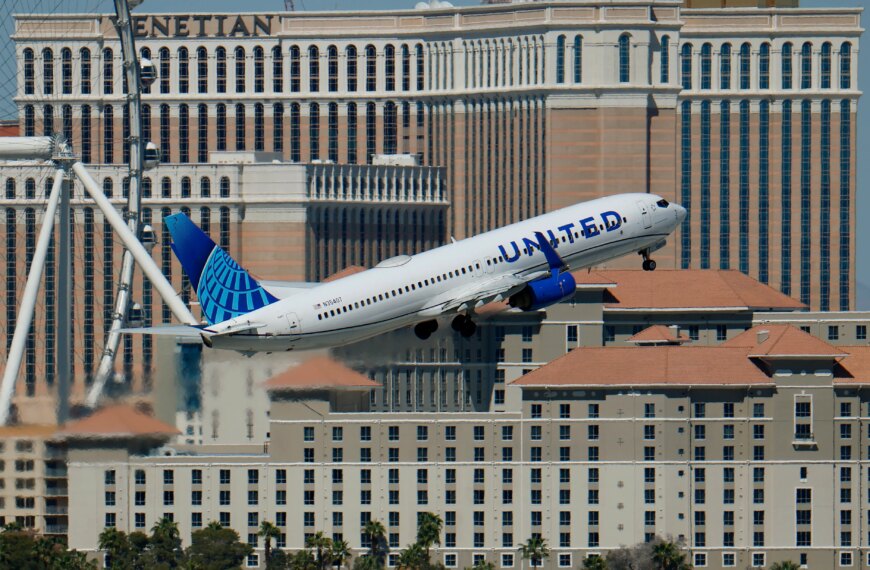 Аварійна посадка United Airlines у Лас-Вегасі: пілоти зупинили літак через технічні проблеми