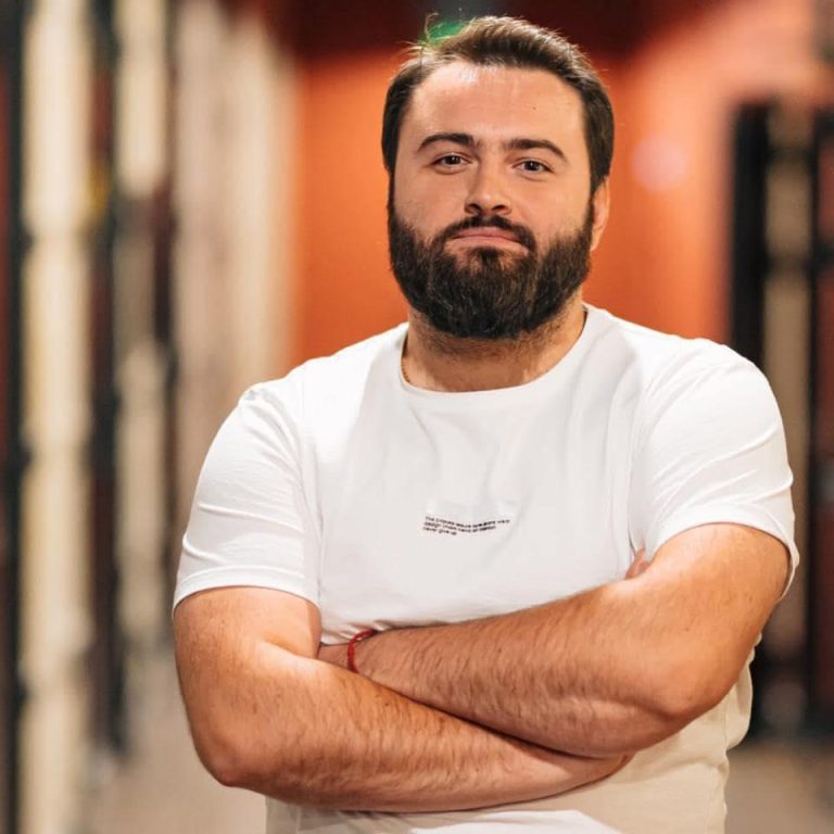 Крок 1: Обов'язкове декларування IMEI мобільних телефонів при імпорті в Україні Крок 2: Штучний інтелект контролює імпорт: Україна робить прорив у технологіях майбутнього із обов'язковим декларуванням IMEI! 16