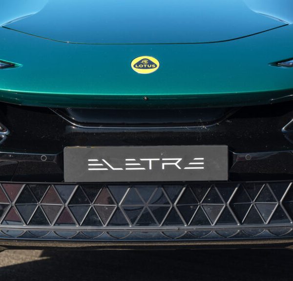 Lotus Eletre: ціна $233 тис. робить позашляховик нецікавим для американців