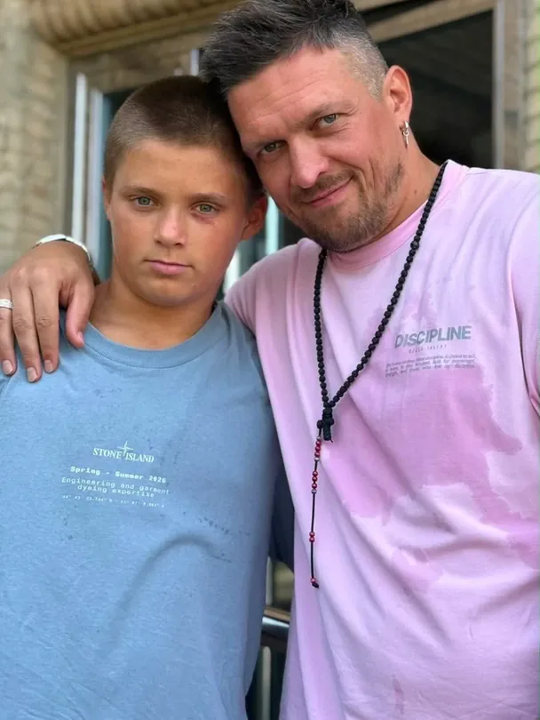 Олександр Усик з родиною