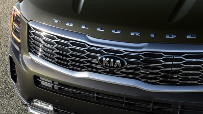 Дилер розібрав Kia клієнтки для ремонту іншого авто: все потрапило на відео 18
