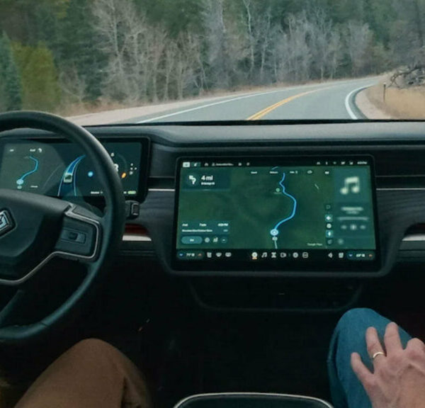 Rivian тестує автопілот: як працюватиме автономне водіння