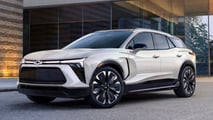 Механік "оновив" Chevrolet: автовласник застукав за фарбуванням деталей 3