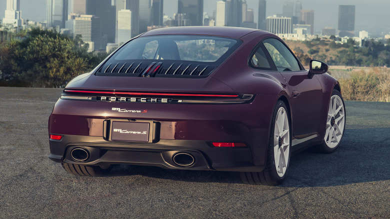 Porsche повертає механічну коробку передач для 911 Carrera S завдяки шаленому попиту клієнтів 2