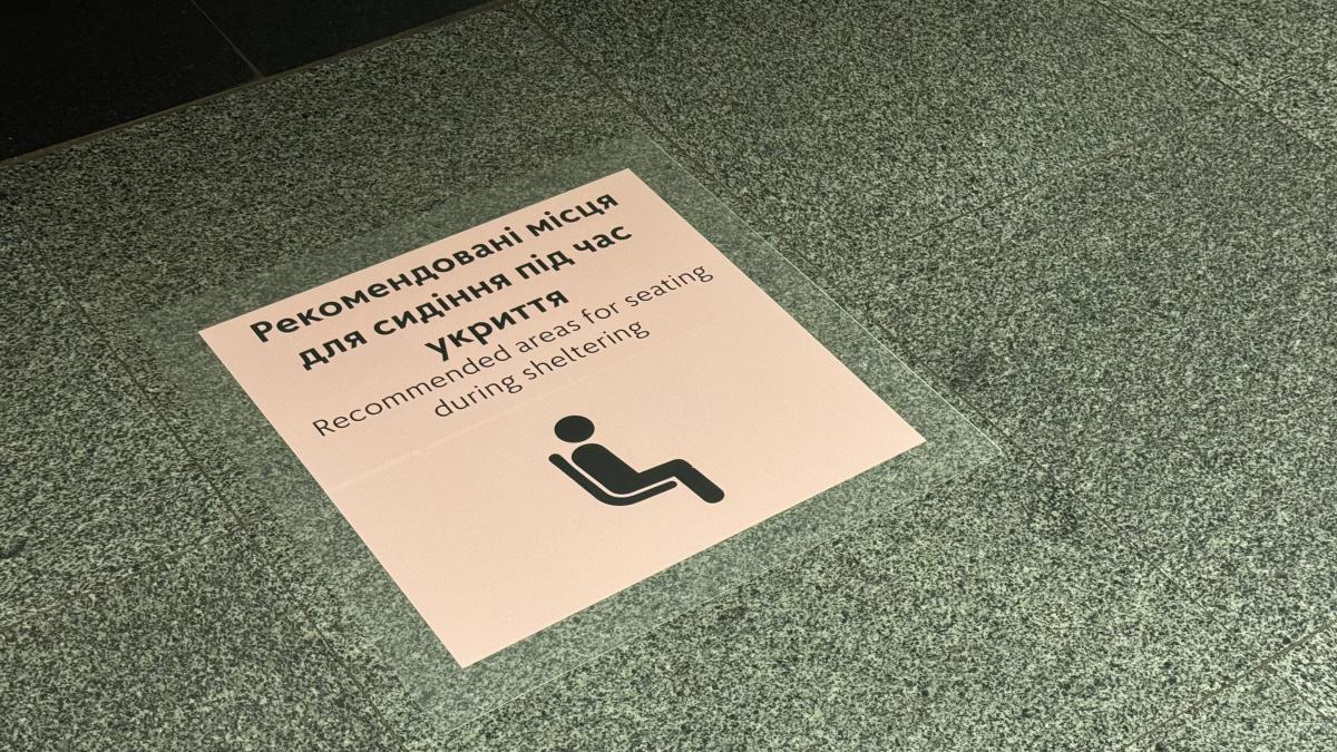 Станції метро відтепер матимуть зони для різних груп пасажирів під час повітряних тривог 2