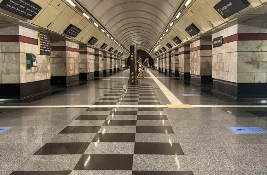 Станції метро відтепер матимуть зони для різних груп пасажирів під час повітряних&hellip;