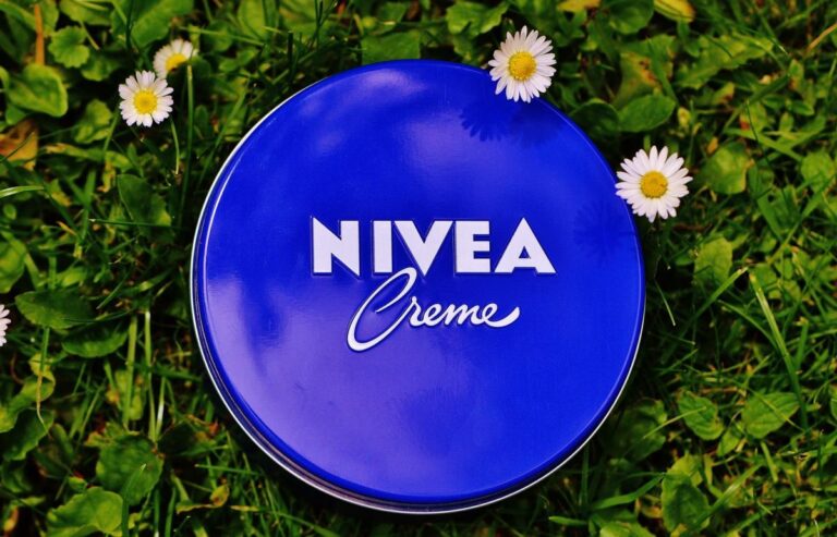 Секрети Nivea: що дерматологи радять знати про синю баночку 4