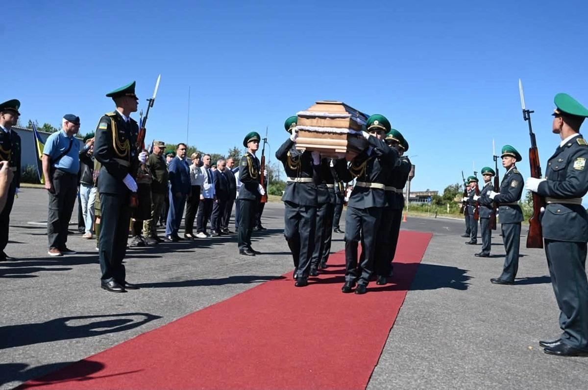 Повернення праху Євгена Коновальця в Україну: вшанування пам'яті провідника ОУН 2
