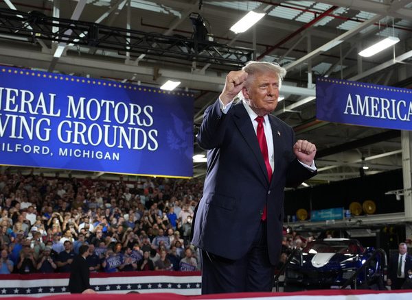 Дональд Трамп скупив 250 Cadillac Escalades попри високі ціни на пальне