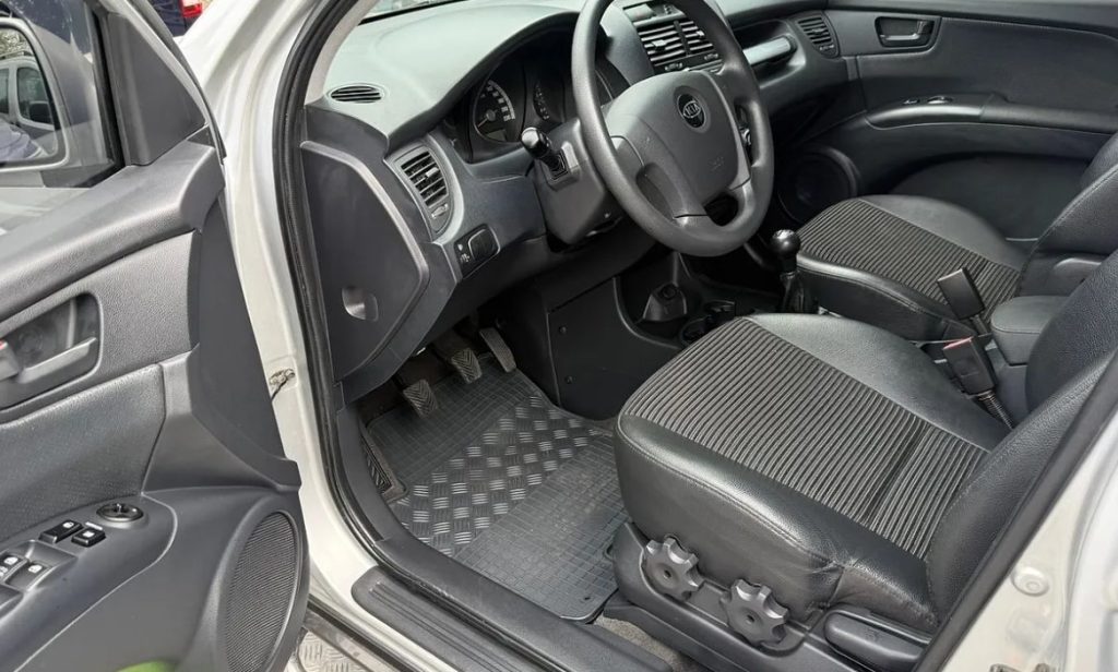 Kia Sportage 2007: кросовер "з капсули часу" продають у Львові 3