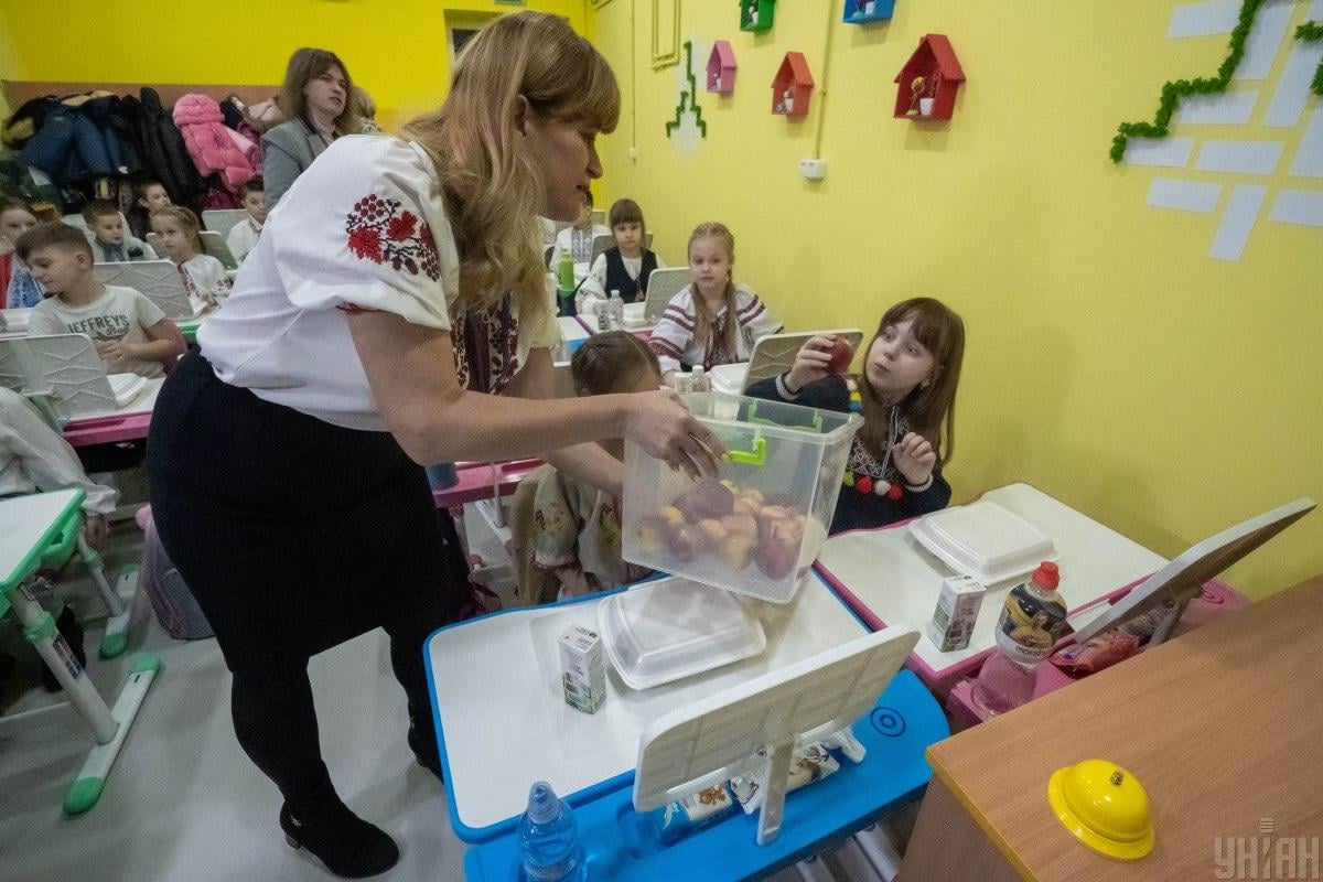Зарплати вчителів зростуть з 1 вересня 1