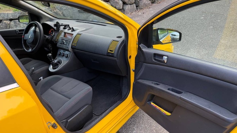 Nissan Sentra SE-R Spec-V 2007: чи варті $5,800? 3
