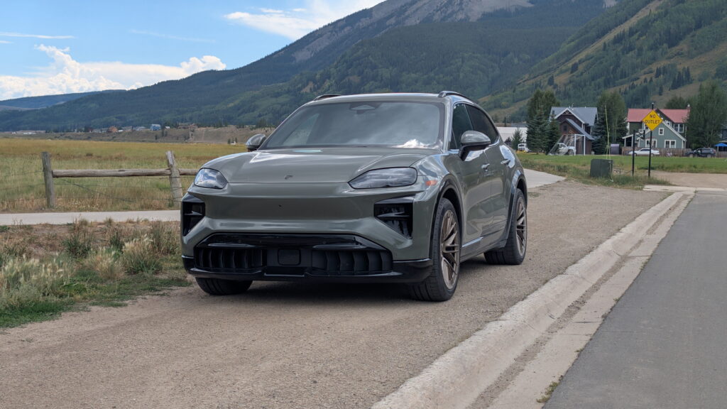 Porsche Cayenne Turbo: Суперкар, що ховається в кузові позашляховика 6
