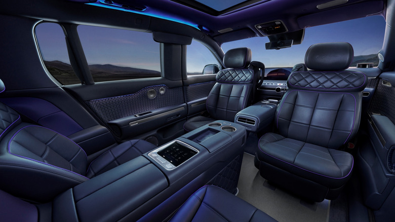 Genesis GV90: двері без стійки та підлога з підігрівом кидають виклик Rolls-Royce 3