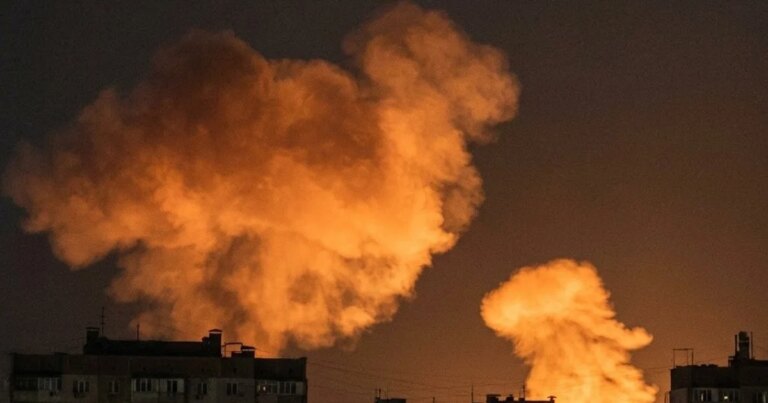 Уламки дрона спричинили пожежі в квартирах та на парковці в Києві 6
