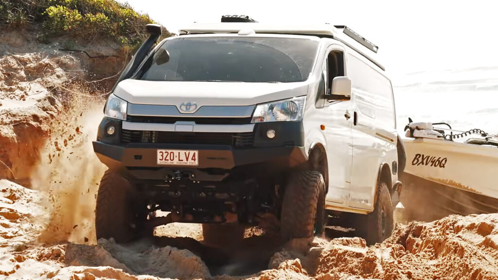 Toyota HiAce 4x4: Монстр-кемпер, що перевершив Land Cruiser 1