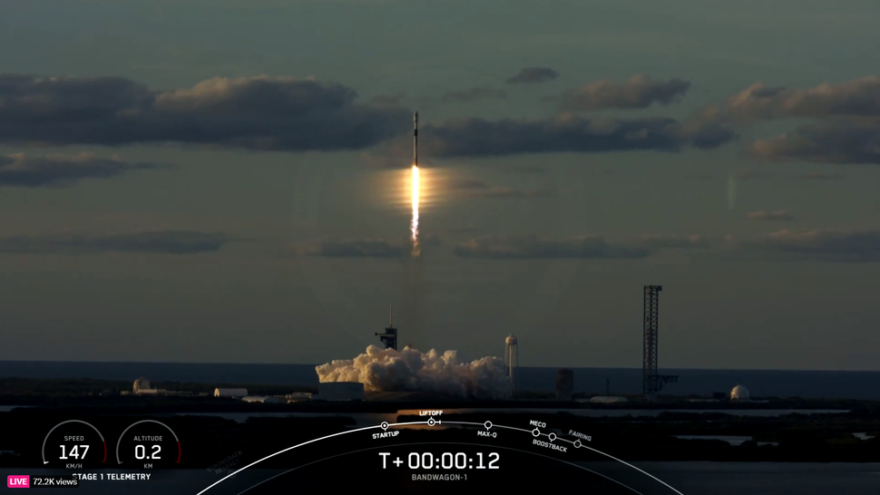 SpaceX вивела на орбіту 11 супутників 3
