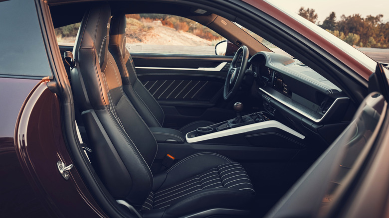 Porsche повертає механічну коробку передач для 911 Carrera S завдяки шаленому попиту клієнтів 3