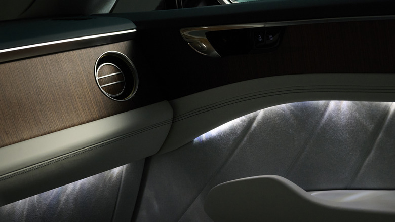 Bentley Bentayga: Вовна та дерево створюють ексклюзивний інтер'єр 1