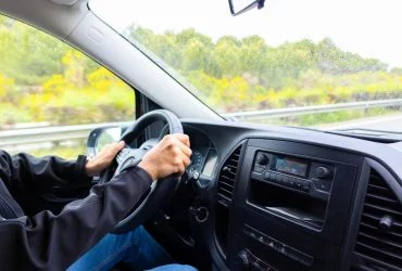 Чи потрібно пропускати пішохода, який стоїть біля "зебри": коли водія можуть оштрафувати 2