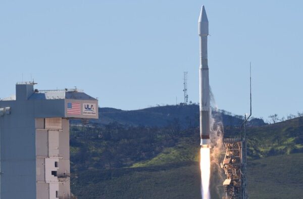 США стежать за наркотрафіком і флотом Китаю через комерційні супутники