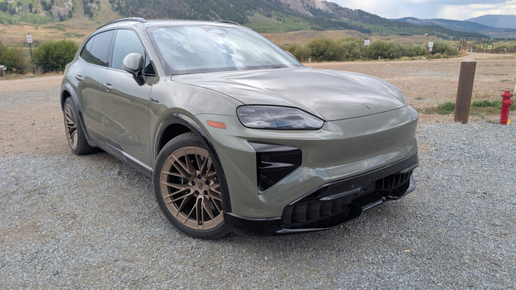 Porsche Cayenne Turbo: Суперкар, що ховається в кузові позашляховика 10