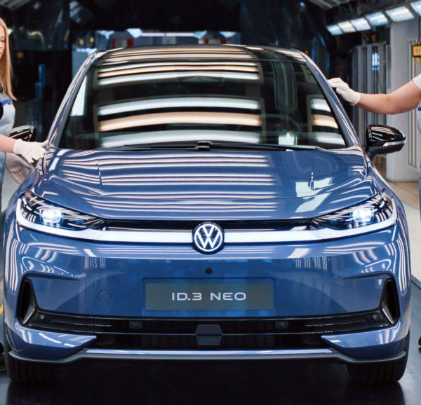Бомба Новини 12 Volkswagen скоротить 50 тисяч працівників та зменшить модельний ряд удвічі
