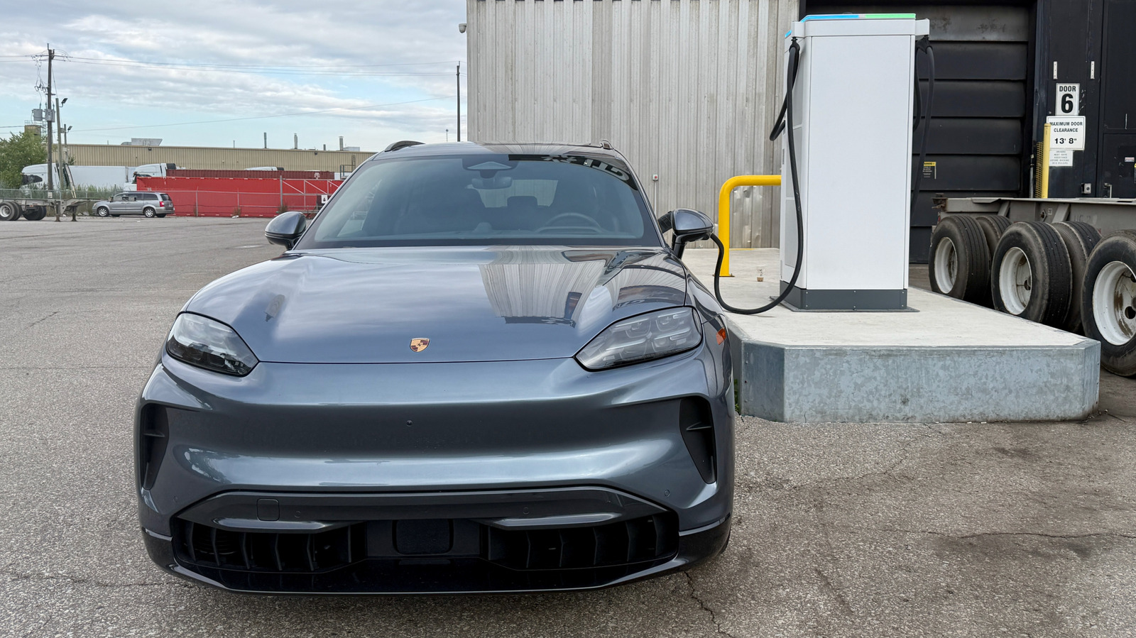 Porsche Cayenne EV: блискавична зарядка навіть без пікової потужності 1