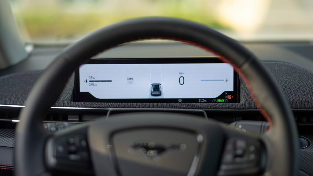 Ford відкликає Mustang Mach-E через потенційні проблеми з акумулятором 3