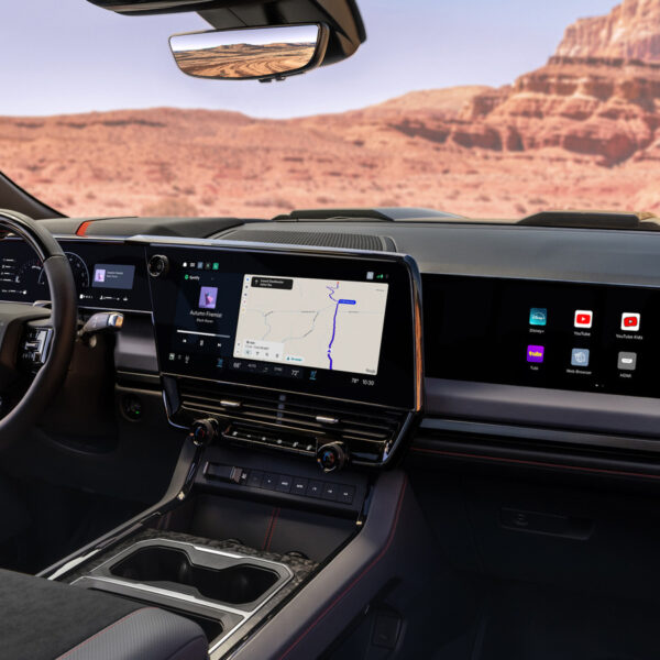 GM повертає Apple CarPlay та Android Auto, попри попередні заяви