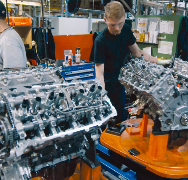 Ford інвестує у відновлення знань після масштабних звільнень