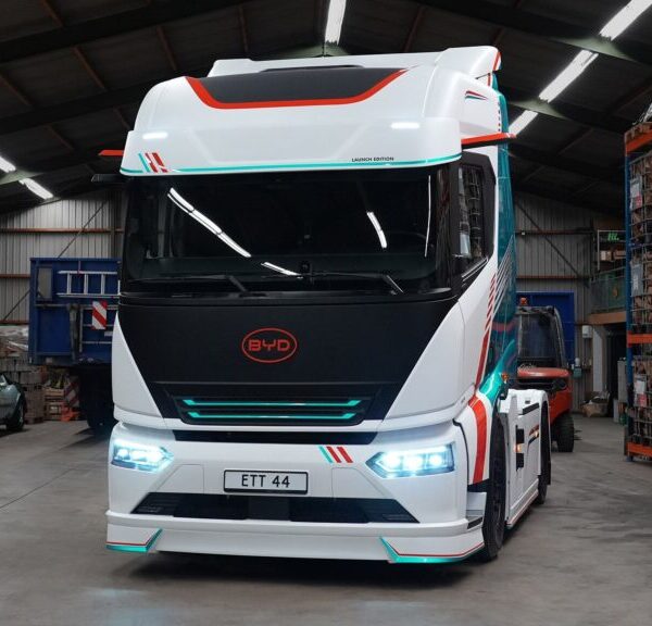 BYD випускає електричний тягач, що перевершує Tesla