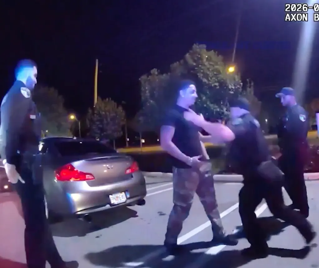 Ексбоєць UFC, ставши поліцейським, жорстко побив водія під час небезпечної зупинки 2