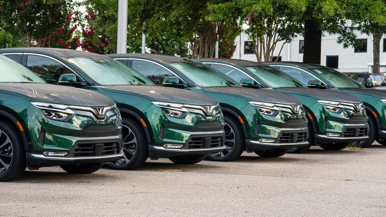 Land Rover та Stellantis об'єднаються для створення пікапа Defender у США 4