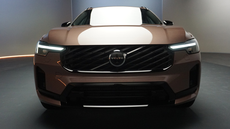 Volvo XC60 2028: оновлений дизайн та рекордний запас ходу на електротязі 3