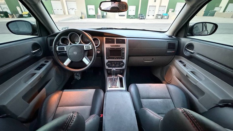 Dodge Magnum SRT-8 2007: чи вартий він своїх 50 тисяч? 4