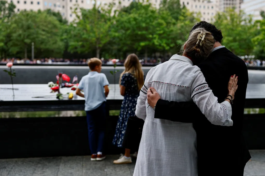 Венс, Клінтон, Обама, Байден та Буш разом вшанували пам'ять жертв 9/11 17