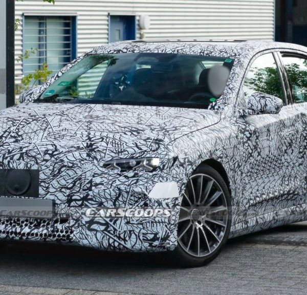 Новий Mercedes E-Class електризує ринок, залишаючи EQE позаду