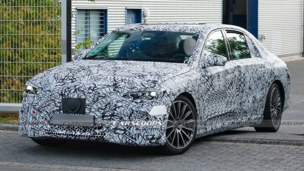 Новий Mercedes E-Class електризує ринок, залишаючи EQE позаду 1