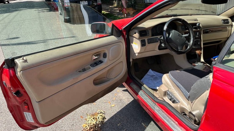 За 2300 доларів: чи готові ви взятися за реставрацію Volvo C70 2004 року? 4