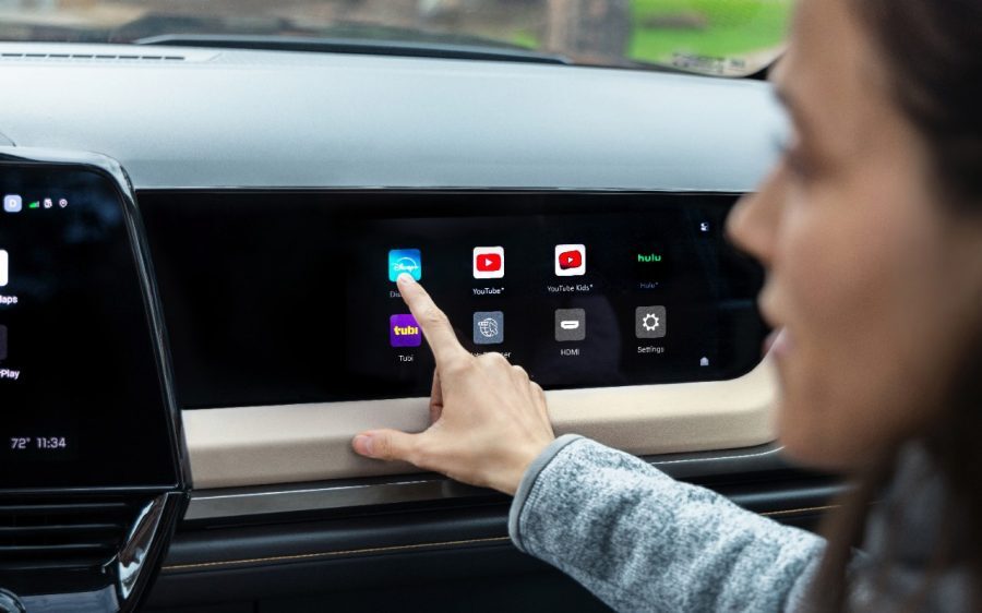 GM повертає Android Auto та Apple CarPlay у пікапи Silverado та Sierra 2