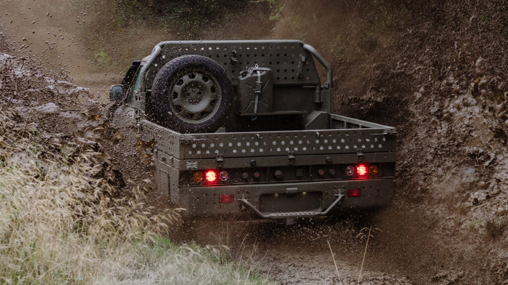 Defender заступає на службу, JLR прагне отримати оборонні контракти 3