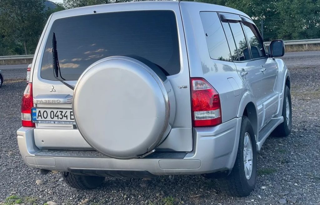 Mitsubishi Pajero Wagon з мінімальним пробігом продають на Закарпатті: ціна автівки 2