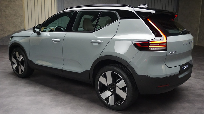 Оновлений Volvo XC40 2028: витончений дизайн та розумніший салон 2