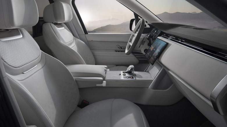 Range Rover 2027: електричний дебют, невідмінний від бензинових аналогів 3